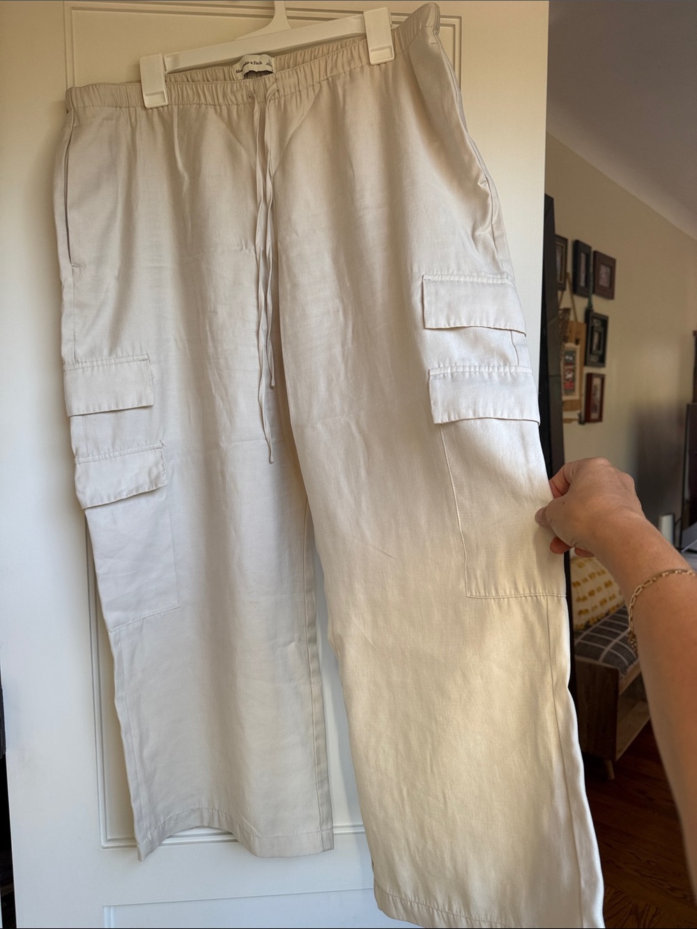 Abercrombie & Fitch Men's Cream Cargo Pants